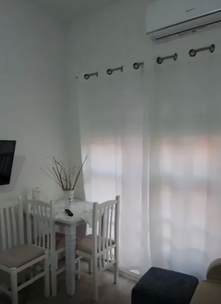 Tirane, jepet me qera apartament 1+1+Aneks Kati 5, 35 m² 40 000 Leke(Kompleksi Mangalem)