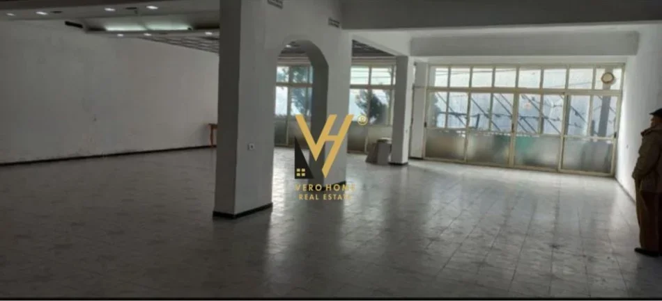 Tirane, jepet me qera ambjent biznesi Kati 0, 220 m² 900 € (BULEVARDI I RI)