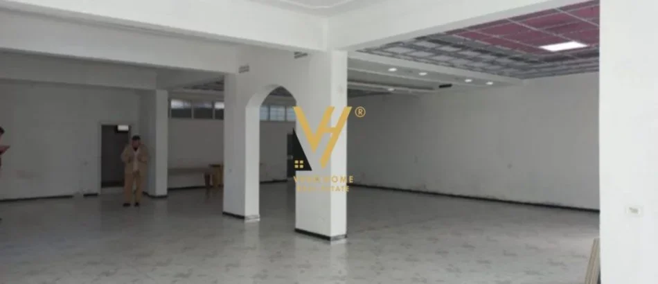 Tirane, jepet me qera ambjent biznesi Kati 0, 220 m² 900 € (BULEVARDI I RI)