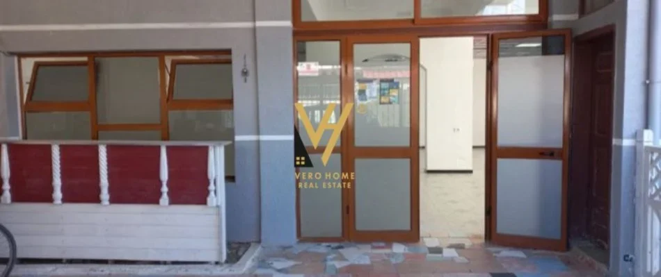 Tirane, jepet me qera ambjent biznesi Kati 0, 220 m² 900 € (BULEVARDI I RI)