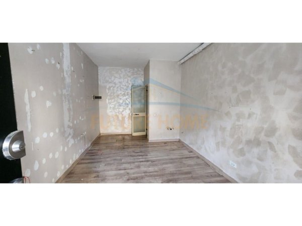 Tirane, jepet me qera ambjent biznesi Kati 0, 20 m² 600 € (Rruga Muhamet Gjollesha,Prane Sheshit Willson)