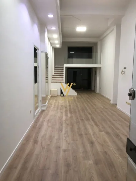 Tirane, jepet me qera ambjent biznesi Kati 0, 70 m² 800 € (MYSLYM SHYRI)