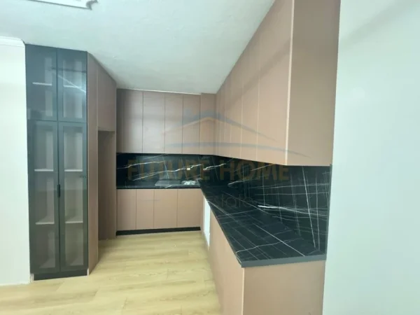 Tirane, shitet apartament 2+1+Ballkon Kati 7, 120 m² 158.000 € (MISTO MAME)
