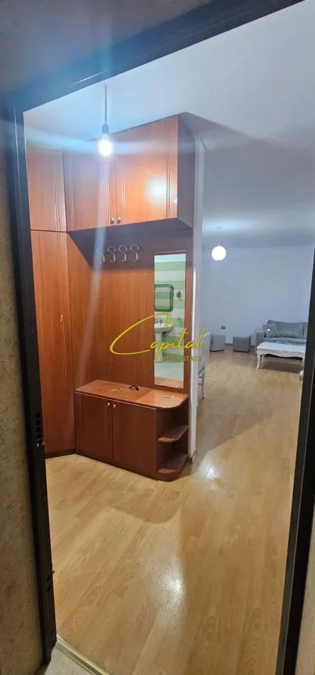 Tirane, jepet me qera apartament 2+1 Kati 3, 110 m² 500 € (YZBERISHT)