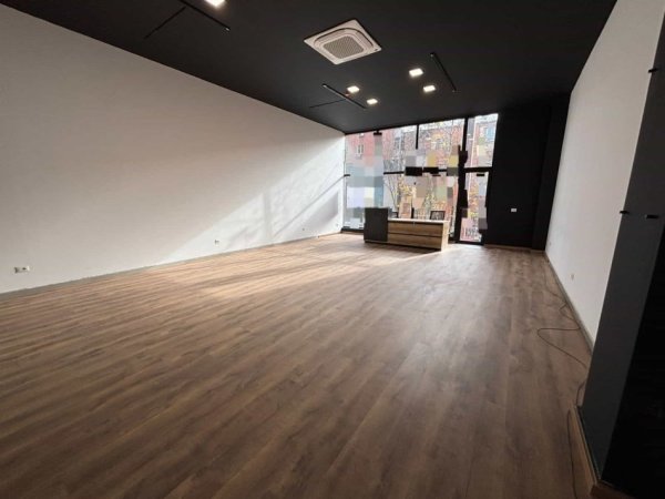 Tirane, jepet me qera zyre Kati 2, 75 m² 1.600 € (Rruga e Kavajes)
