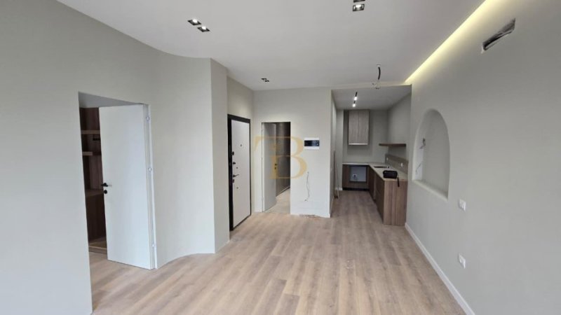 Tirane, shitet apartament 1+1+Ballkon Kati 6, 64 m² 210.000 € (rruga e Barrikadave)