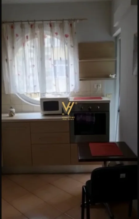 Tirane, jepet me qera apartament 2+1+Ballkon Kati 3, 100 m² 650 € (KRISTAL CENTER)