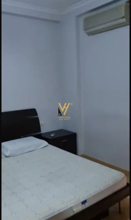 Tirane, jepet me qera apartament 2+1+Ballkon Kati 3, 100 m² 650 € (KRISTAL CENTER)