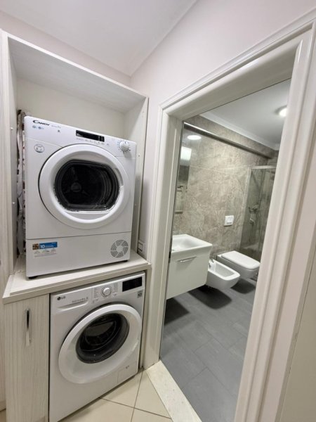 Tirane, jepet me qera apartament 1+1+Ballkon Kati 2, 70 m² 600 € (Rruga e Kosovareve)