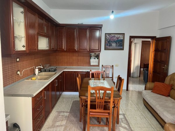 Tirane, jepet me qera apartament 2+1 , 90 m² 600 € (don bosko)
