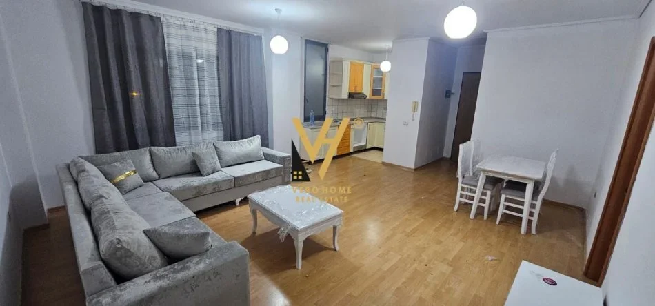 Tirane, jepet me qera apartament 2+1+Ballkon Kati 3, 110 m² 500 € (YZBERISHT)