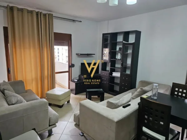 Tirane, jepet me qera apartament 2+1+Ballkon Kati 4, 110 m² 700 € (21 DHJETORI)