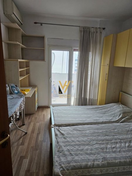 Tirane, jepet me qera apartament 2+1+Ballkon Kati 4, 110 m² 700 € (21 DHJETORI)