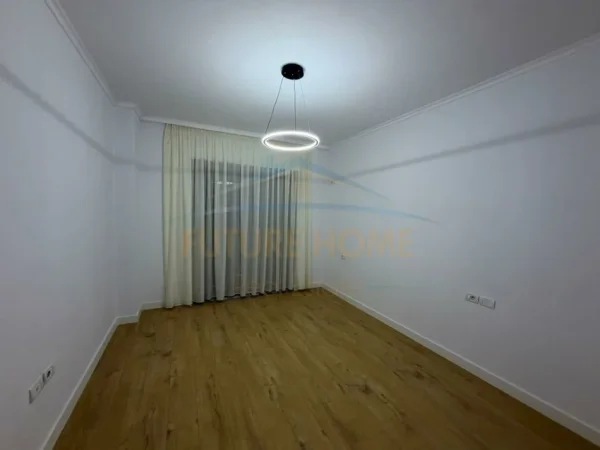 Tirane, shitet apartament 2+1+Ballkon Kati 8, 98 m² 153.000 € (Unaza e Re)