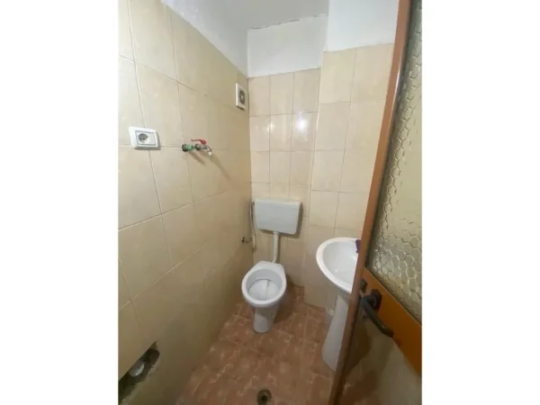 Tirane, shitet ambjent biznesi Kati 0, 49 m² 77.500 € (Misto Mame)
