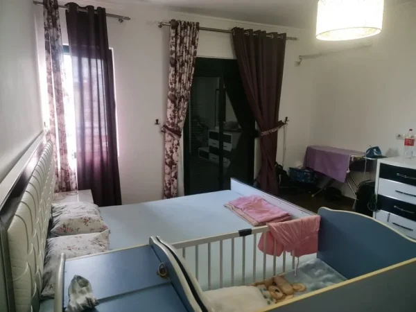 Tirane, shitet apartament 2+1+Ballkon Kati 6, 130 m² 255.000 € (MBIKALIMI KOMUNA E PARISIT)
