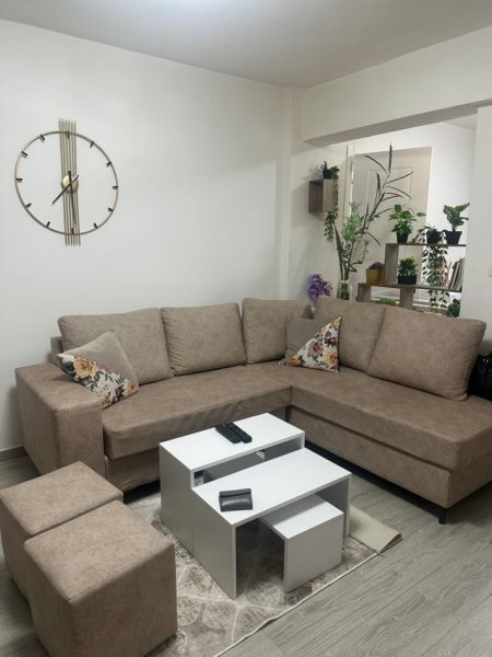 Tirane, jepet me qera apartament 1+1 , 64 m² 550 € (rruga durresit)