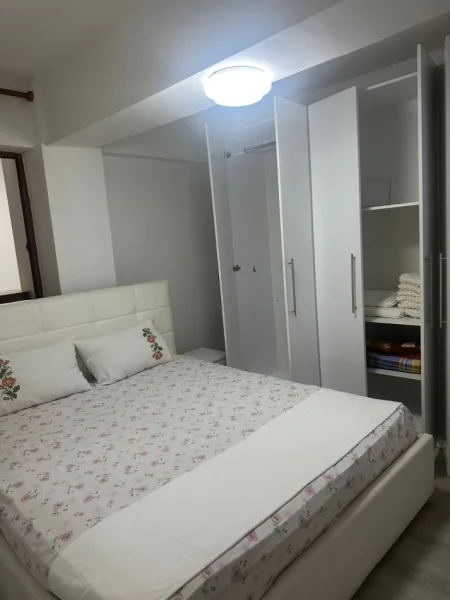 Tirane, jepet me qera apartament 1+1 , 64 m² 550 € (rruga durresit)