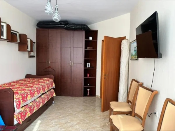 Vlore, jap me qera apartament 2+1+Ballkon Kati 6, 100 m² 500 € (Rruga Aleksander Moisiu)