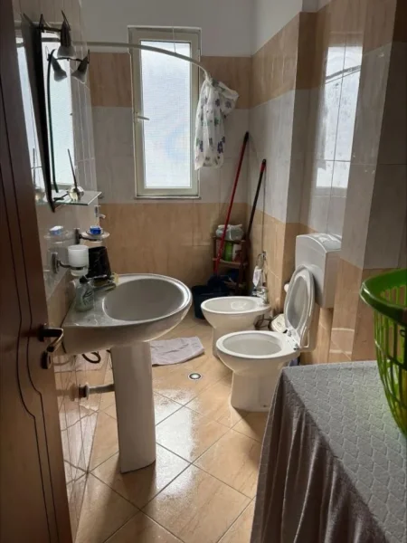 Vlore, jap me qera apartament 2+1+Ballkon Kati 6, 100 m² 500 € (Rruga Aleksander Moisiu)