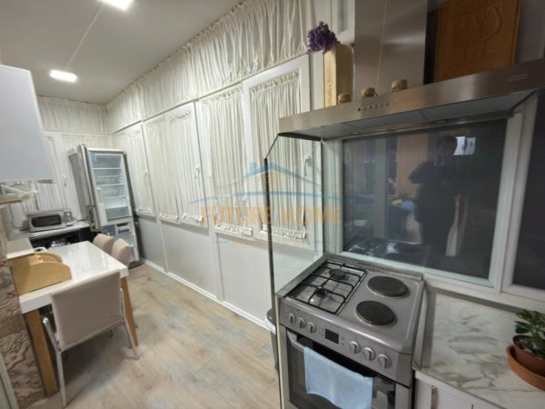 Tirane, shitet apartament 3+1 Kati 5, 126 m² (Liqeni i thate)
