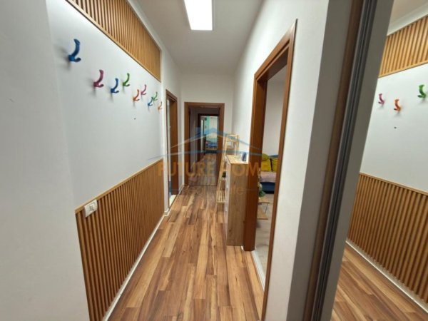 Tirane, shitet apartament 3+1 Kati 5, 126 m² (Liqeni i thate)