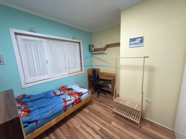 Tirane, shitet apartament 3+1 Kati 5, 126 m² (Liqeni i thate)