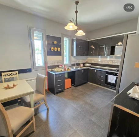 Tirane, jepet me qera Vile 2+1+Ballkon , 240 m² 1.000 € (Stacioni i Trenit)