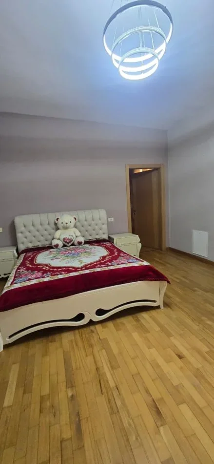 Tirane, jepet me qera Vile 2+1+Ballkon , 240 m² 1.000 € (Stacioni i Trenit)