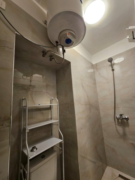 Tirane, jepet me qera ambjent biznesi Kati -1, 30 m² 400 € (bulevardi gjergj fishta)