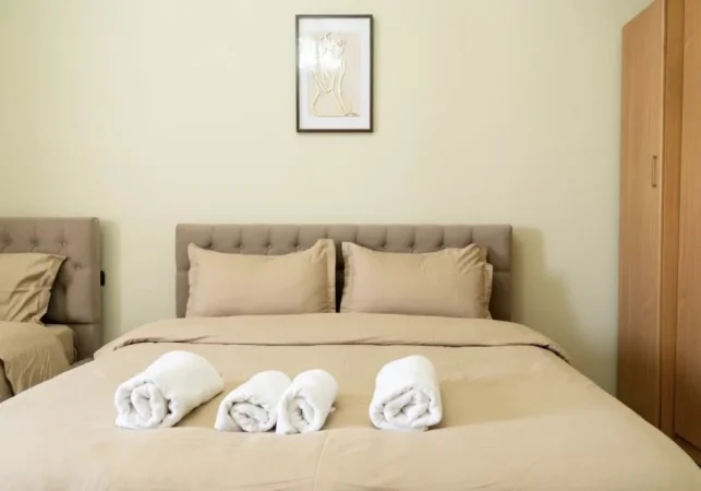 Tirane, jepet me qera apartament 1+1+Ballkon Kati 4, 75 m² 400 € (Siri kodra)