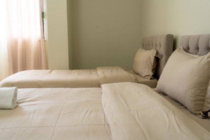 Tirane, jepet me qera apartament 1+1+Ballkon Kati 4, 75 m² 400 € (Siri kodra)