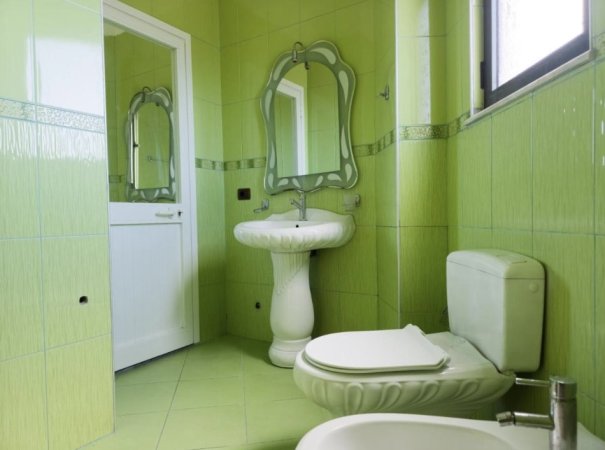 Tirane, jepet me qera apartament 1+1+Ballkon Kati 4, 75 m² 400 € (Siri kodra)