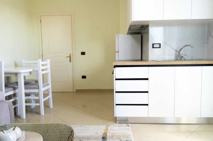 Tirane, jepet me qera apartament 1+1+Ballkon Kati 4, 75 m² 400 € (Siri kodra)