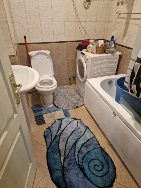 Tirane, jepet me qera apartament 2+1+Ballkon Kati 6, 100 m² 500 € (Tek kompleksi qe eshte Sallon Linda)