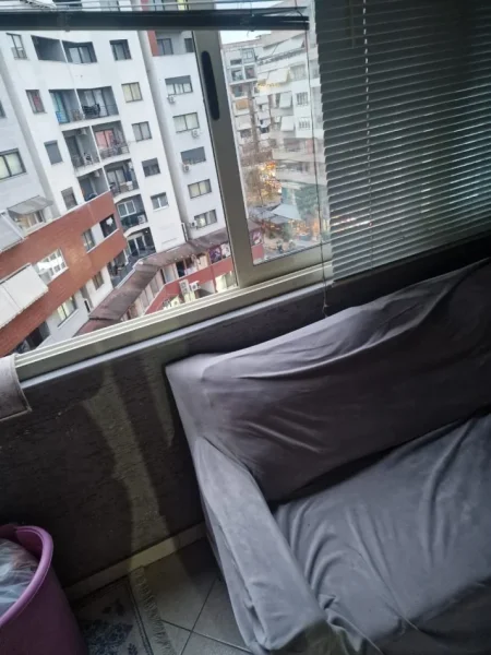 Tirane, jepet me qera apartament 2+1+Ballkon Kati 6, 100 m² 500 € (Tek kompleksi qe eshte Sallon Linda)