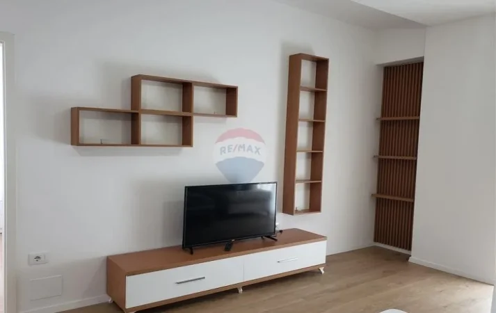 Shqiperi, jepet me qera apartament 1+1 Kati 2, 77 m² 500 € (siri kodra)