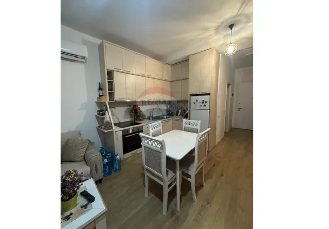 Shqiperi, jepet me qera apartament 1+1 Kati 2, 77 m² 500 € (siri kodra)
