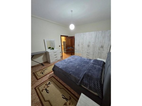 Tirane, jepet me qera apartament 1+1+Ballkon Kati 1, 60 m² 450 € (Rruga Jordan Misja)