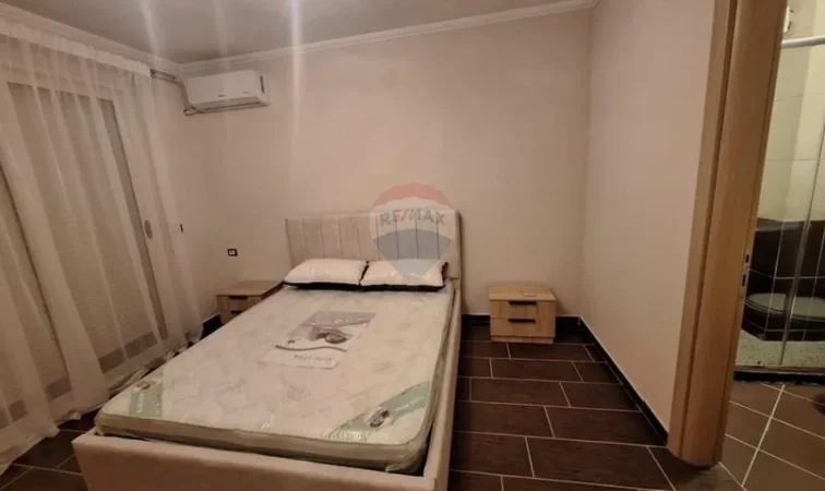 Tirane, jepet me qera apartament 2+1 Kati 6, 120 m² 500 € (pallatet cabej)