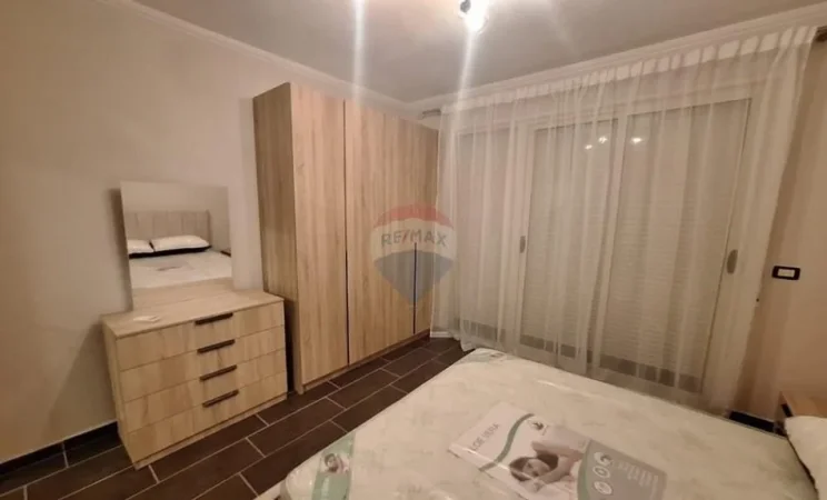Tirane, jepet me qera apartament 2+1 Kati 6, 120 m² 500 € (pallatet cabej)