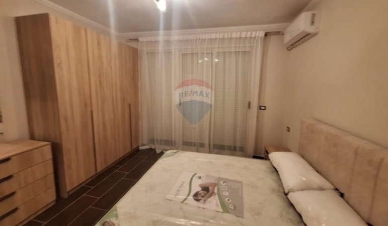 Tirane, jepet me qera apartament 2+1 Kati 6, 120 m² 500 € (pallatet cabej)