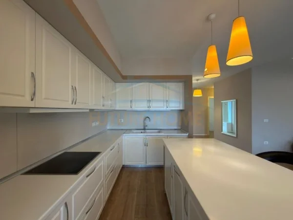 Tirane, jepet me qera apartament 3+1+Ballkon Kati 2, 155 m² 1.400 € (Mullet)