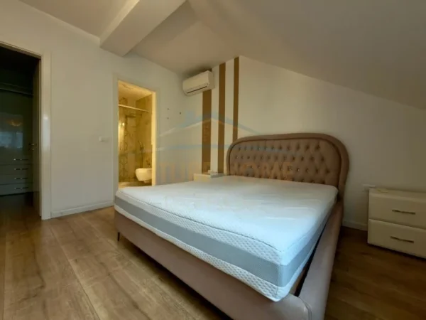 Tirane, jepet me qera apartament 3+1+Ballkon Kati 2, 155 m² 1.400 € (Mullet)