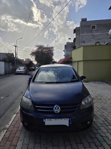 Tirane, shes makine Volkswagen Nafte, blu e errët automatik Kondicioner 322.000 km 3.200 €