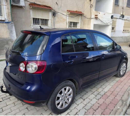 Tirane, shes makine Volkswagen Nafte, blu e errët automatik Kondicioner 322.000 km 3.200 €