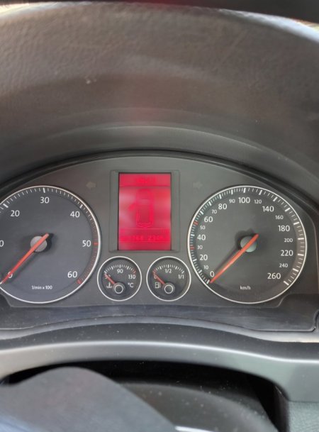 Tirane, shes makine Volkswagen Nafte, blu e errët automatik Kondicioner 322.000 km 3.200 €