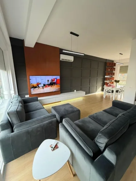 Tirane, shitet Vile 4+1+Ballkon Kati 3, 196 m² 399.000 € (Shefqet Ndroqi)