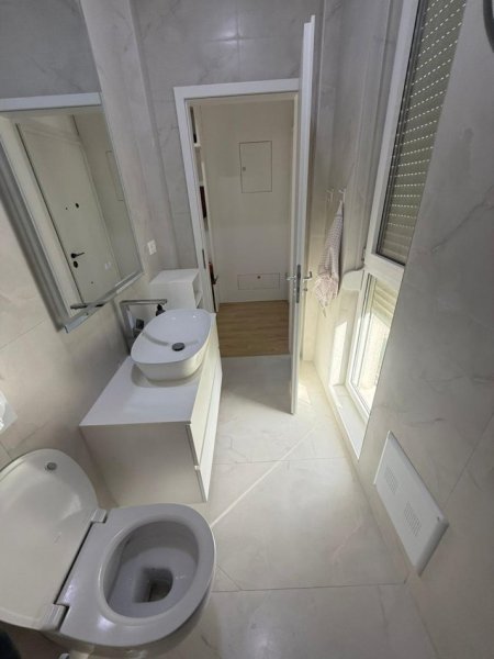 Tirane, shitet Vile 4+1+Ballkon Kati 3, 196 m² 399.000 € (Shefqet Ndroqi)