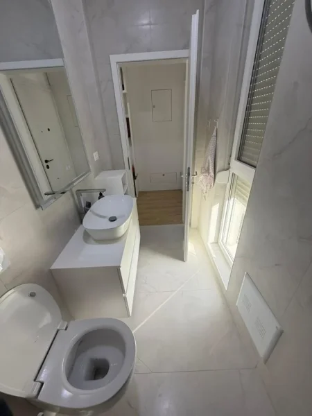 Tirane, shitet Vile 4+1+Ballkon Kati 3, 196 m² 399.000 € (Shefqet Ndroqi)